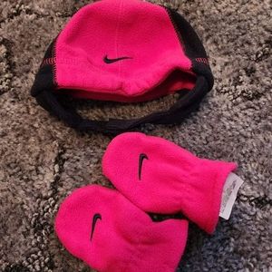 Little girls Nike hat and mittens